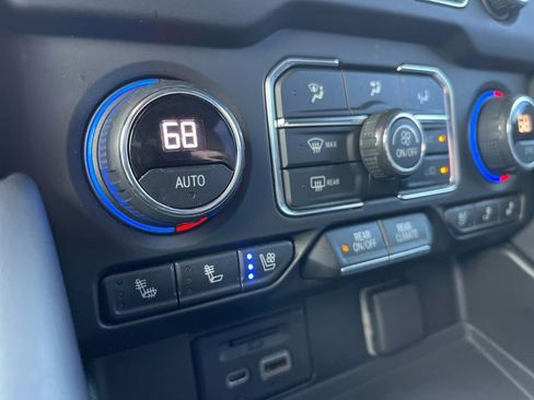 Used 2021 Chevrolet Suburban Premier w/ Premium Package image 24