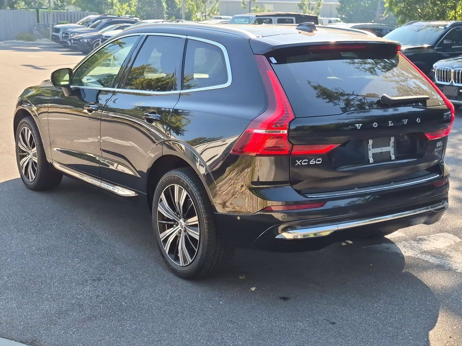 Used 2022 Volvo XC60 B5 Inscription w/ Advanced Package FWD image 5