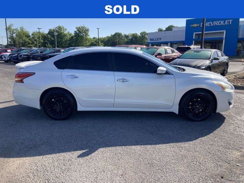 Used 2014 Nissan Altima 2.5 SL w/ Technology Package FWD image 2