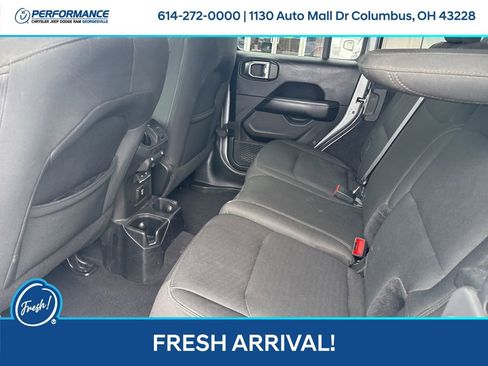 Used 2018 Jeep Wrangler Unlimited Sahara w/ Uconnect 4C Nav & Sound Group image 15