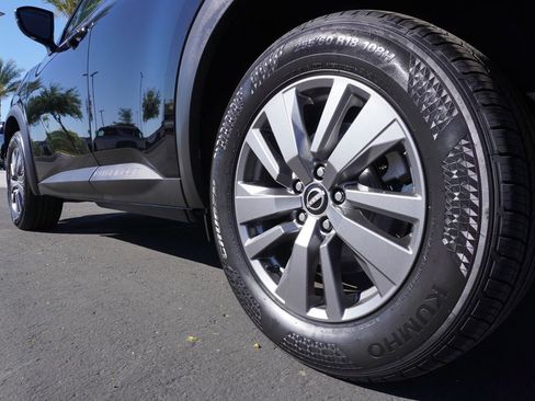 Certified 2025 Nissan Pathfinder SV image 6