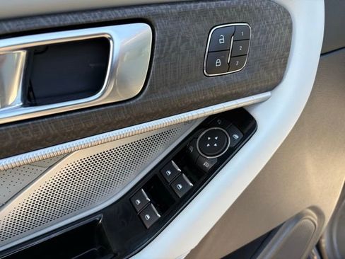 Used 2025 Ford Explorer Platinum w/ Ultimate Package image 23