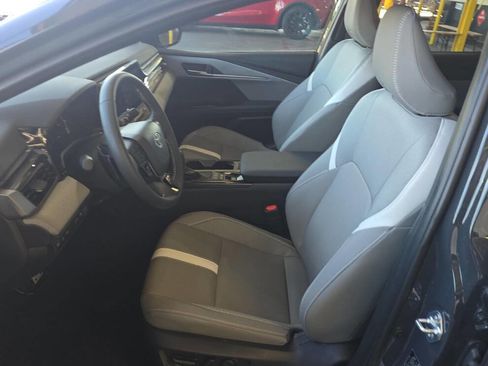 Used 2025 Toyota Camry SE image 9