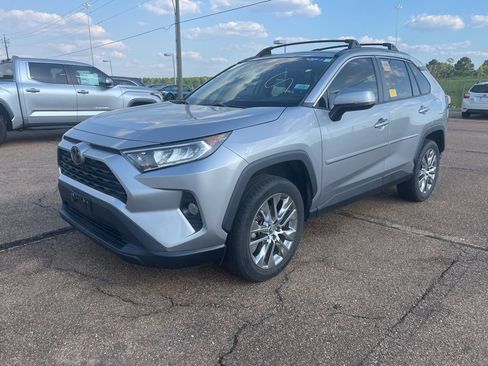Used 2021 Toyota RAV4 XLE Premium image 1