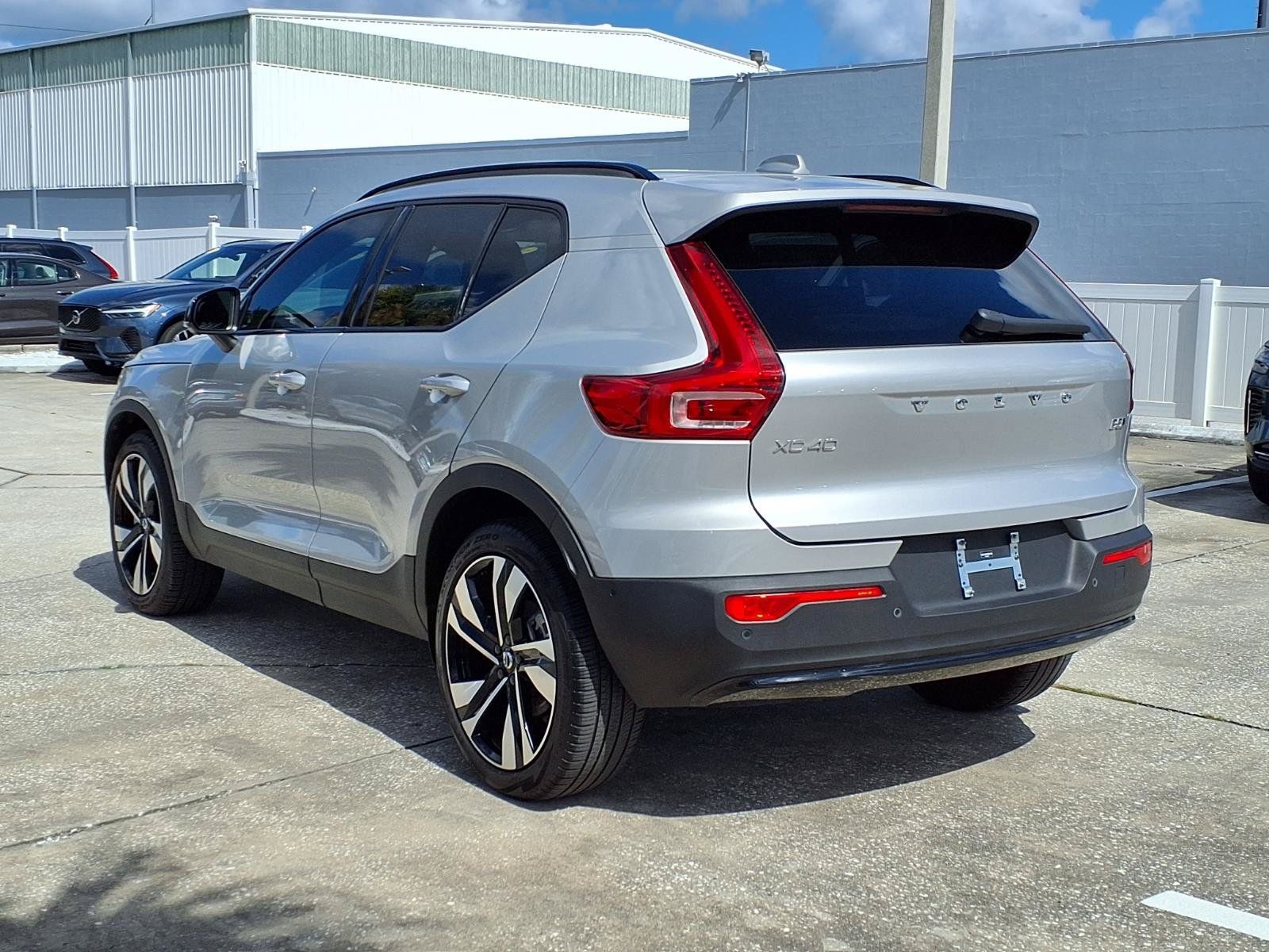 Certified 2025 Volvo XC40 B5 Ultra AWD/4WD image 5
