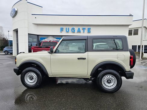 New 2025 Ford Bronco Base image 1