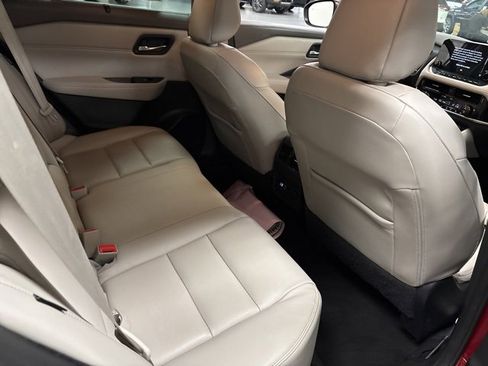 Used 2022 Nissan Rogue SL w/ SL Premium Package image 12