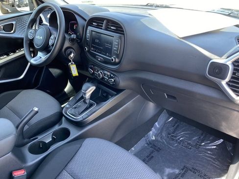 Used 2025 Kia Soul LX FWD image 17