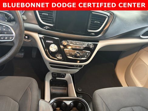 Used 2019 Chrysler Pacifica Touring Plus w/ Advanced Safetytec Group FWD image 18