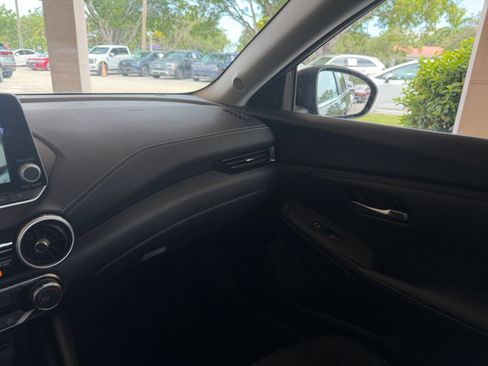 Used 2025 Nissan Sentra SV FWD image 30