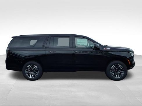 New 2026 Chevrolet Suburban Z71 w/ Z71 Off-Road Package AWD/4WD image 2