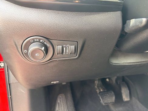 Used 2023 Jeep Compass Latitude AWD/4WD image 13