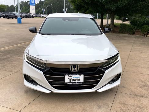 Used 2022 Honda Accord Sport image 2