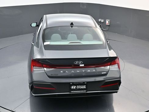 Certified 2025 Hyundai Elantra SEL image 17