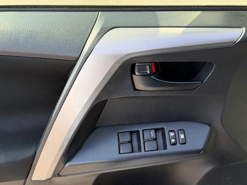 Used 2018 Toyota RAV4 LE w/ All Weather Liner Package FWD image 17