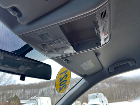 Used 2021 Volkswagen Tiguan SE image 35