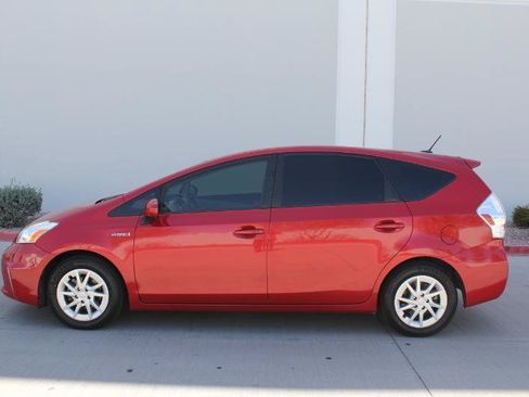 Used 2012 Toyota Prius V Three w/ Preferred Accessory Pkg FWD image 8