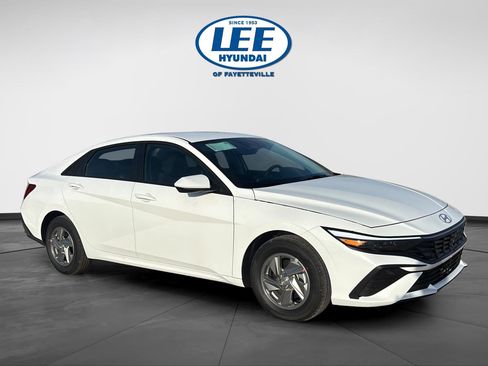 New 2026 Hyundai Elantra SE image 1