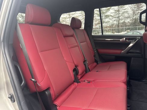 Used 2023 Lexus GX 460 Premium w/ Premium Package image 17