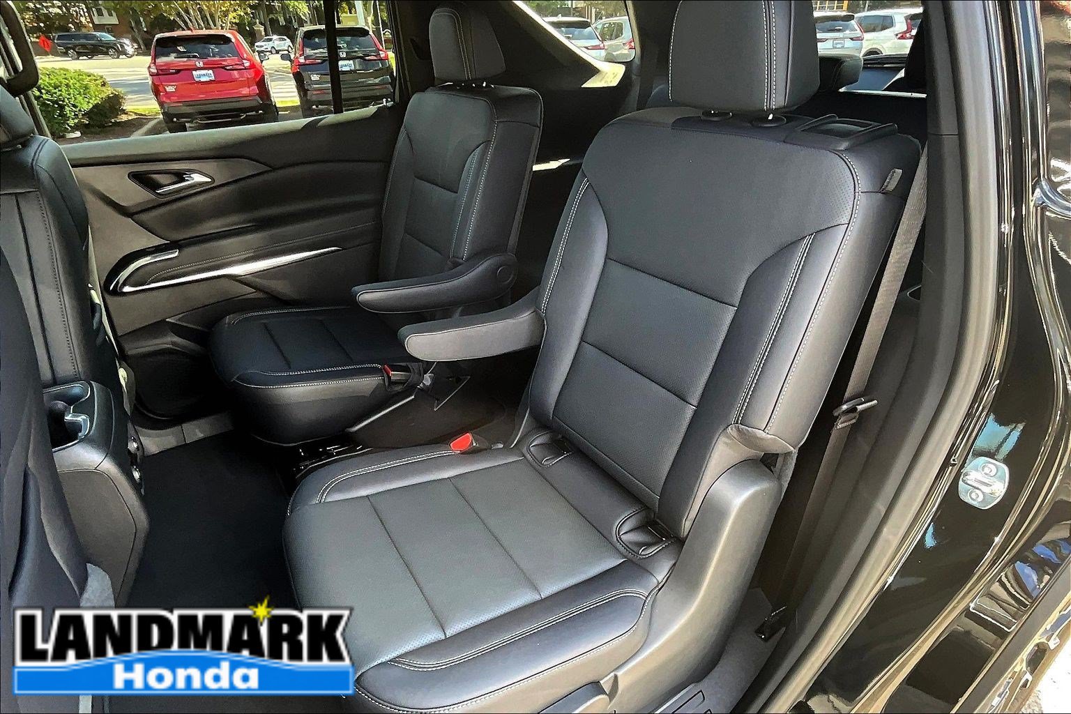 Used 2026 Chevrolet Traverse LT w/ Midnight/Sport Edition FWD image 27