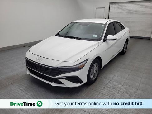 Used 2025 Hyundai Elantra SE image 1