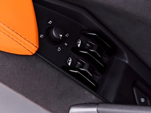 Used 2025 Lamborghini Revuelto AWD/4WD image 58