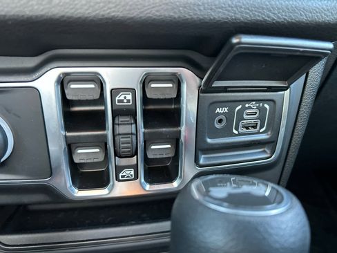 Used 2025 Jeep Wrangler Sport S image 45