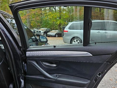 Used 2013 BMW 550i xDrive Sedan image 35