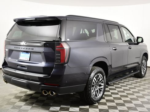Used 2025 Chevrolet Suburban Z71 image 6