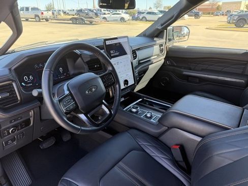 Used 2024 Ford Expedition Platinum image 14