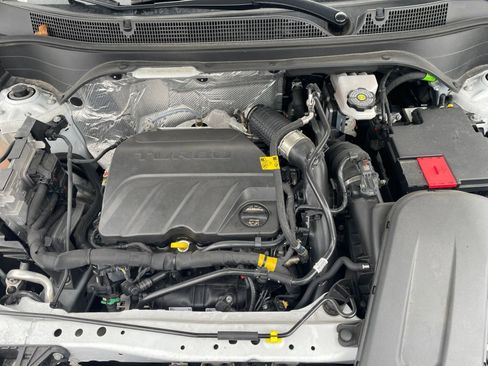 Used 2025 Chevrolet Trax LT image 32