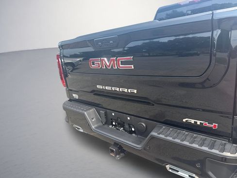 Used 2025 GMC Sierra 1500 AT4 w/ Technology Package AWD/4WD image 35