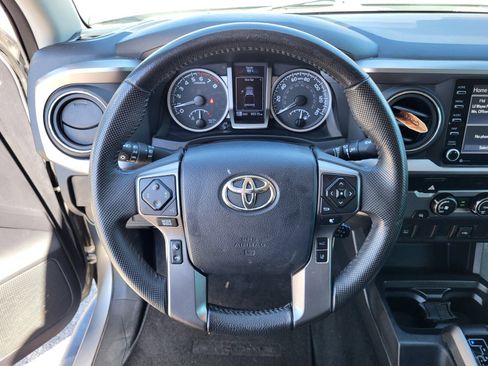 Used 2020 Toyota Tacoma SR5 w/ SR5 Appearance Package (SM) image 25