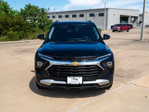 Used 2024 Chevrolet TrailBlazer LT w/ Convenience Package AWD/4WD image 2
