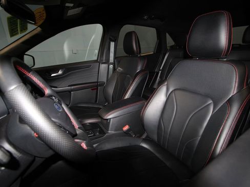 Used 2025 Ford Escape ST-Line Elite w/ Premium Technology Package image 4