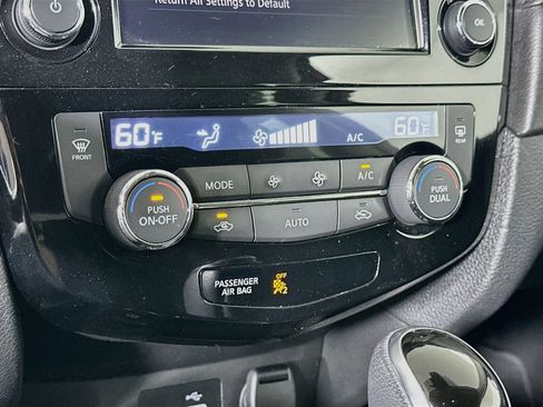 Used 2019 Nissan Rogue SV w/ Premium Package FWD image 24
