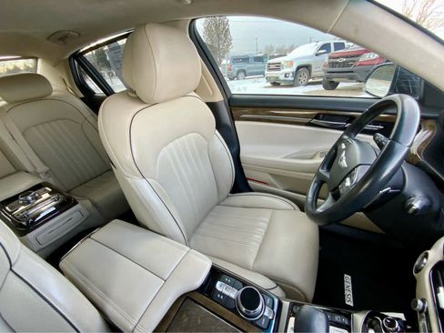 Used 2017 Genesis G90 3.3T Premium image 30