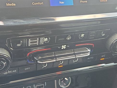 Used 2022 Jeep Grand Cherokee L Limited w/ Luxury Tech Group II image 20