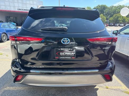 Used 2022 Toyota Highlander Platinum AWD/4WD image 3