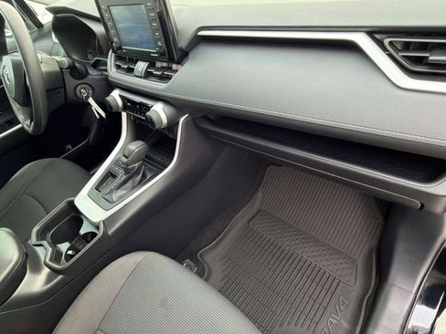 Used 2021 Toyota RAV4 LE FWD image 33