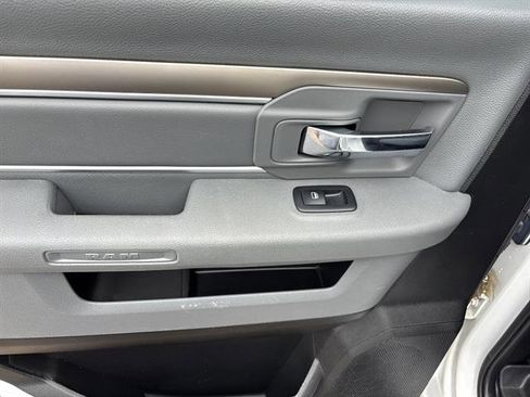 Used 2019 RAM 1500 Classic SLT AWD/4WD image 17