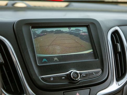 Used 2018 Chevrolet Equinox LT FWD image 14