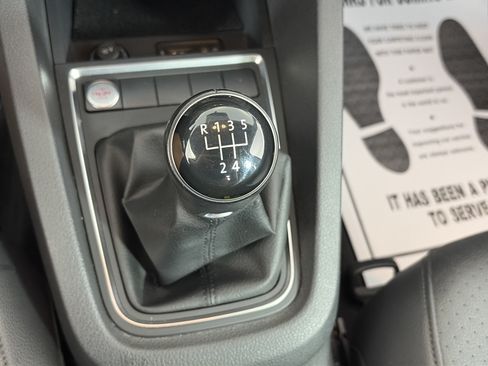 Used 2017 Volkswagen Jetta SE FWD image 25