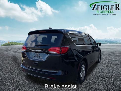 Used 2022 Chrysler Voyager LX FWD image 6