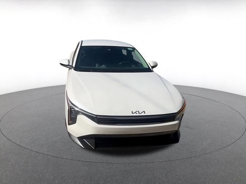 Used 2025 Kia K4 LXS FWD image 3