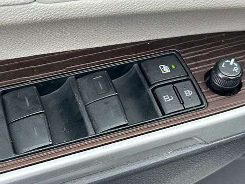 Used 2023 Toyota Sienna XLE image 12