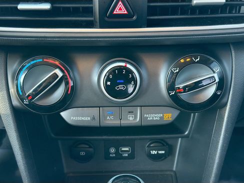 Used 2021 Hyundai Kona SE image 30