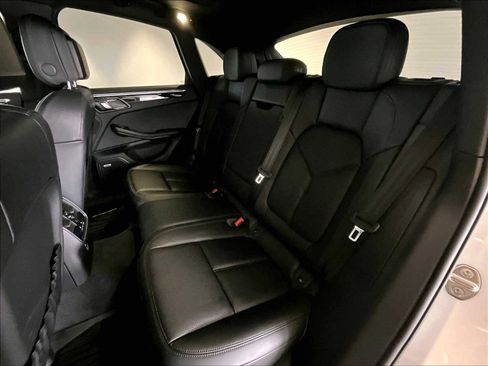 Used 2025 Porsche Macan image 30