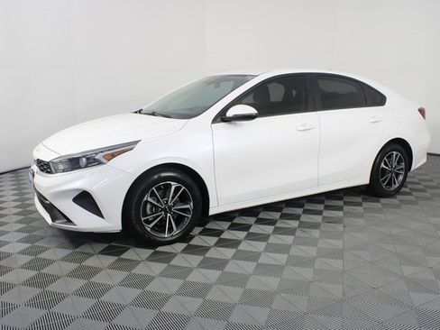 Used 2024 Kia Forte LXS w/ LXS Technology Package image 2