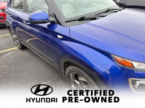 Used 2022 Hyundai Venue SEL image 2